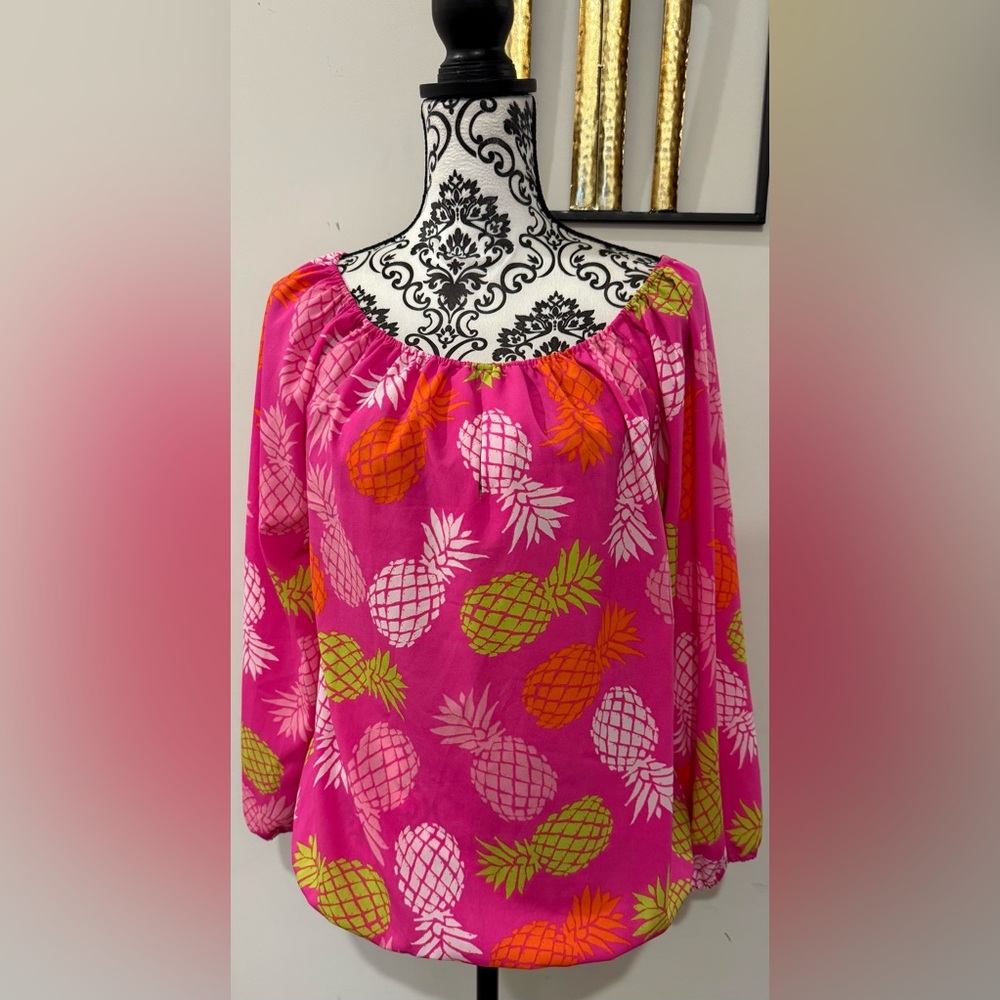 Macbeth Collection Pink Pineapple Top